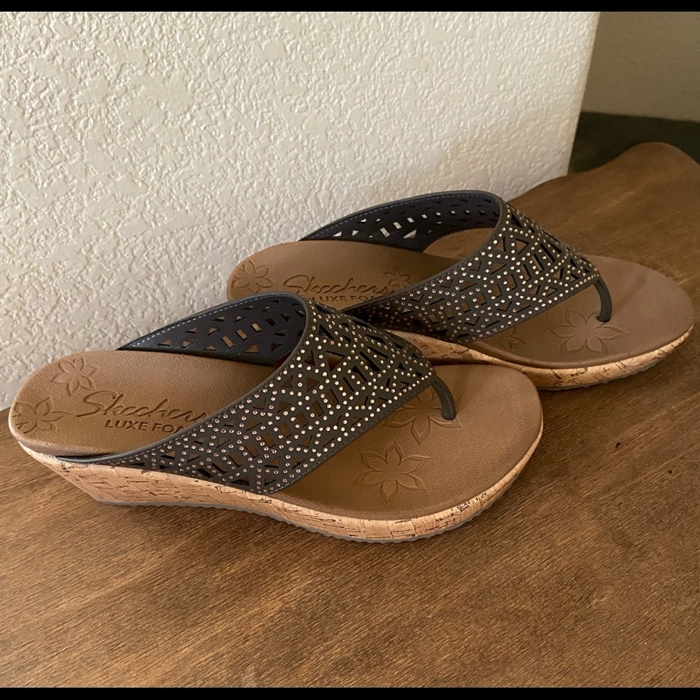 Ladies Skechers sandals